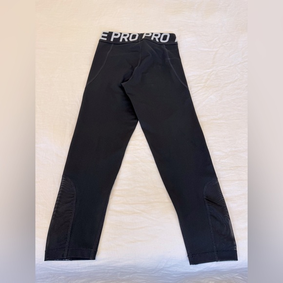 Nike Pro Women’s Mid-Rise Crop Mesh-Panel Leggings in Black (Size S). - Picture 7 of 8